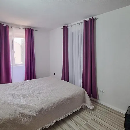Apartment In With Kitchen Funtana